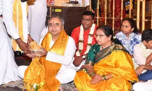 విజయవాడ దుర్గమ్మను దర్శించుకున్న త్రిపుర హైకోర్టు జడ్జి