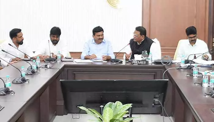 TG: భూముల పరిరక్షణకు చర్యలు: మంత్రి పొంగులేటి TG: భూముల పరిరక్షణకు చర్యలు: మంత్రి పొంగులేటి
