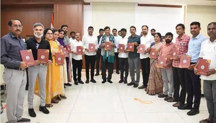 ప్రభుత్వ పథకాలను ప్రజల్లోకి తీసుకెళ్లండి : పొంగులేటి ప్రభుత్వ పథకాలను ప్రజల్లోకి తీసుకెళ్లండి : పొంగులేటి
