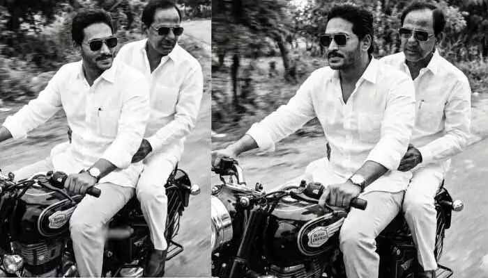 జగన్ బుల్లెట్ ఎక్కిన కేసీఆర్.. నెట్టింట వీడియో వైరల్ జగన్ బుల్లెట్ ఎక్కిన కేసీఆర్.. నెట్టింట వీడియో వైరల్