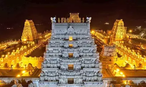 వైకుంఠ ఏకాదశి.. యాదగిరిగుట్ట, భద్రాద్రికి పోటెత్తిన భక్తులు