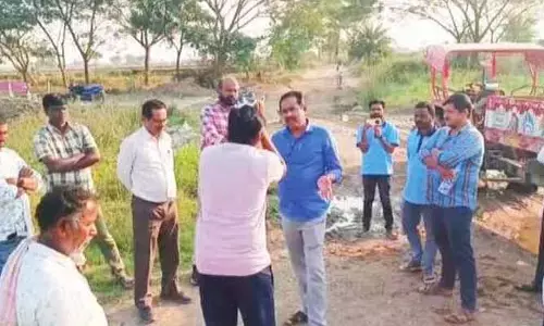 మమ్మల్ని చంపి ఇసుక తోడండి