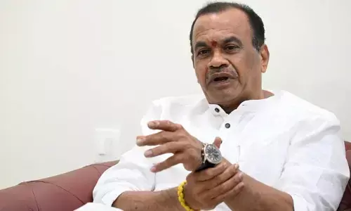 సంక్రాంతి వేళ టోల్ ప్లాజాల వద్ద ట్రాఫిక్ రద్దీ ఉండొద్దు.. మంత్రి కోమటిరెడ్డి కీలక ఆదేశాలు