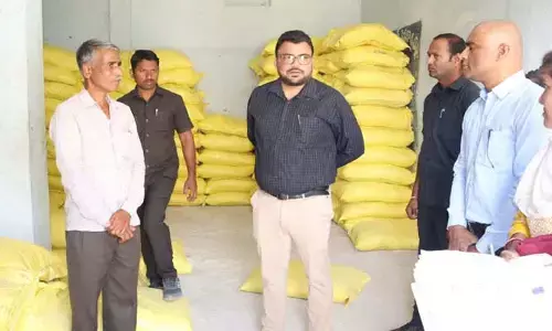 ఎరువుల పంపిణి లో అలసత్వం వహిస్తే చర్యలు :  క‌లెక్ట‌ర్ బాదావ‌త్ సంతోష్