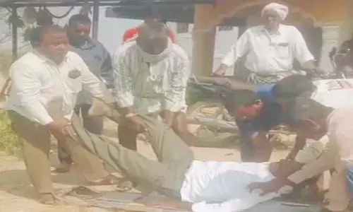 విలేక‌రీ ఔదార్యం.. త‌ప్పిన ప్రాణాపాయం