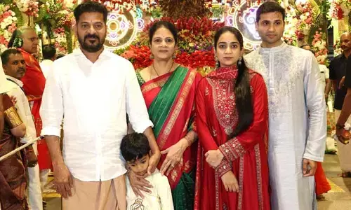 Tirumala: శ్రీవారి సేవలో సీఎం రేవంత్ కుటుంబం..