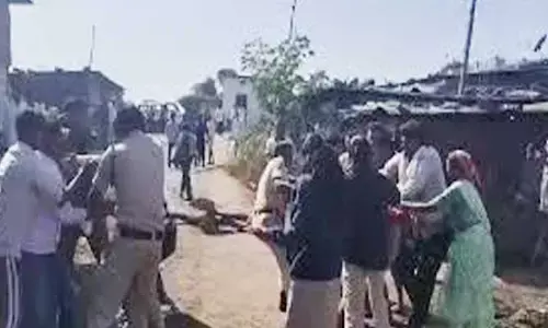 పోలీసుల పై దాడి చేసిన ముగ్గురిపై కేసు నమోదు