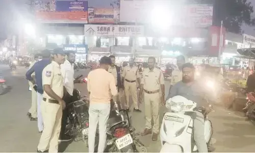 జిల్లా వ్యాప్తంగా అక్రమ కార్యకలాపాలపై గట్టి నిఘా :  ఎస్పీ జానకి