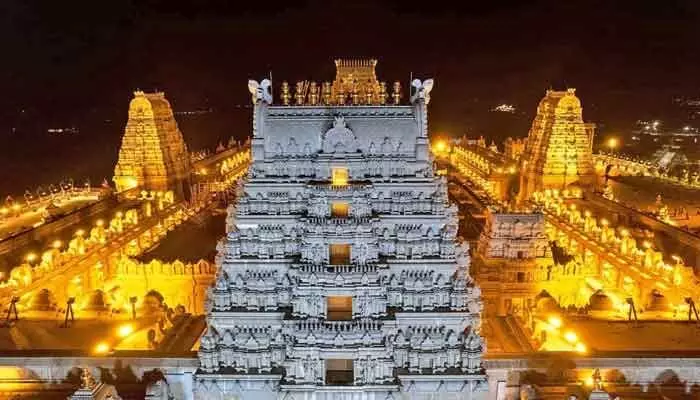 వైకుంఠ ఏకాదశి.. యాదగిరిగుట్ట, భద్రాద్రికి పోటెత్తిన భక్తులు వైకుంఠ ఏకాదశి.. యాదగిరిగుట్ట, భద్రాద్రికి పోటెత్తిన భక్తులు