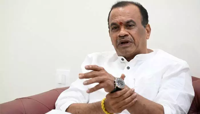 సంక్రాంతి వేళ టోల్ ప్లాజాల వద్ద ట్రాఫిక్ రద్దీ ఉండొద్దు.. మంత్రి కోమటిరెడ్డి కీలక ఆదేశాలు సంక్రాంతి వేళ టోల్ ప్లాజాల వద్ద ట్రాఫిక్ రద్దీ ఉండొద్దు.. మంత్రి కోమటిరెడ్డి కీలక ఆదేశాలు