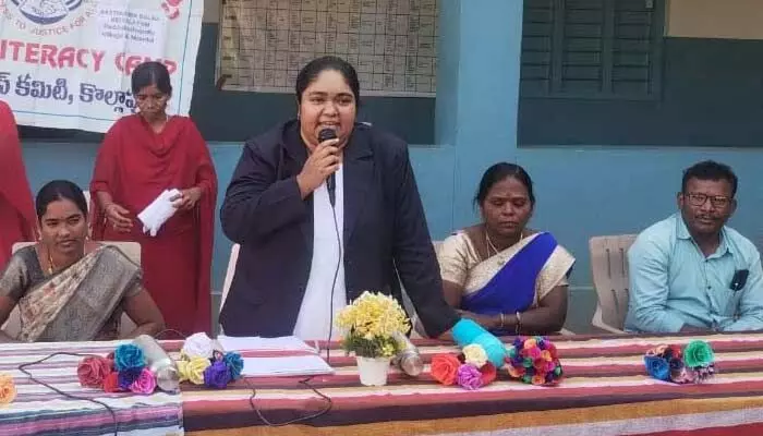 బాలికలను సీనియర్స్ పేరుతో ర్యాగింగ్ కు పాల్పడితే చర్యలు బాలికలను సీనియర్స్ పేరుతో ర్యాగింగ్ కు పాల్పడితే చర్యలు
