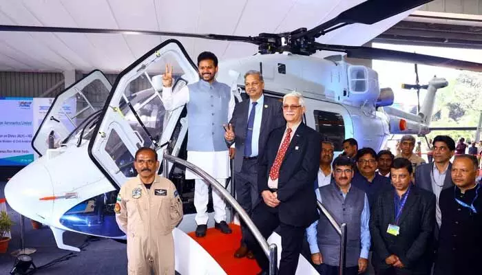 బెంగళూరులో ధ్రువ్-NG హెలికాప్టర్ ప్రారంభం.. కేంద్రమంత్రి రామ్మోహన్ నాయుడు కీలక వ్యాఖ్యలు బెంగళూరులో ధ్రువ్-NG హెలికాప్టర్ ప్రారంభం.. కేంద్రమంత్రి రామ్మోహన్ నాయుడు కీలక వ్యాఖ్యలు