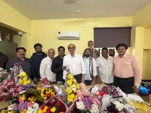 తెలుగు ఫిల్మ్ ఛాంబర్ సంయుక్త కార్యదర్శిగా మోహన్ వడ్లపట్ల ఏకగ్రీవ ఎన్నిక తెలుగు ఫిల్మ్ ఛాంబర్ సంయుక్త కార్యదర్శిగా మోహన్ వడ్లపట్ల ఏకగ్రీవ ఎన్నిక
