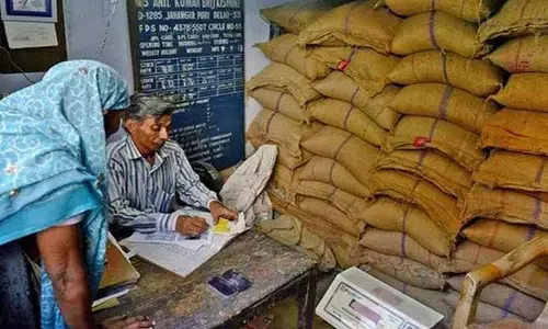 రేష‌న్ డీలర్లపై చర్యలు తప్పవా..?
