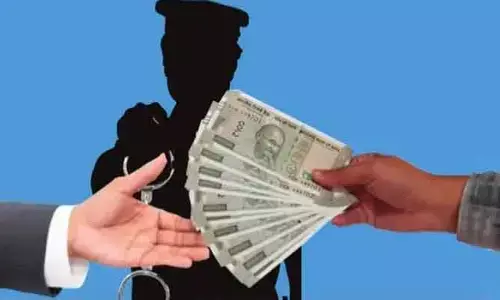 లంచావతారం.. ఏసీబీ వేటలో మరో ఇద్దరు
