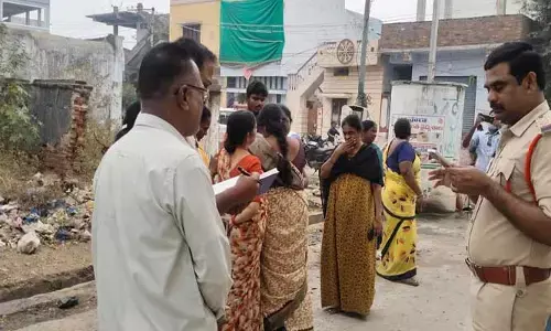 మురుగు కాలువ లో పసికందు