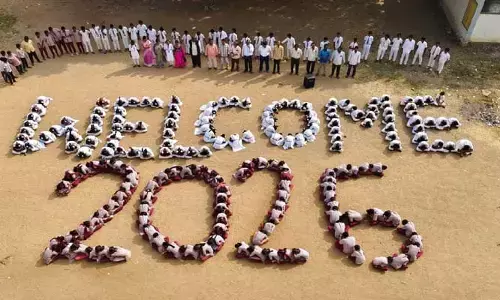 అలరించిన విద్యార్థుల మానవహారం.. 2026కి ఘన స్వాగతం!