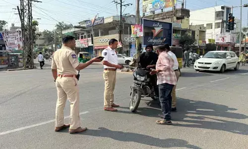కరీంనగర్ లో పోలీసుల స్పెషల్ డ్రైవ్