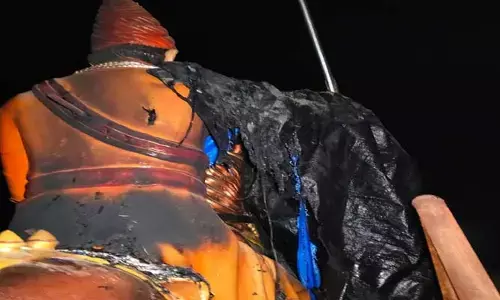 ఛ‌త్ర‌ప‌తి శివాజీ విగ్ర‌హానికి నిప్పు