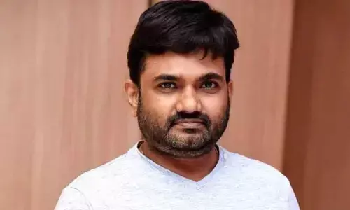 మారుతికి షాక్ ఇచ్చిన ప్రభాస్ అభిమానులు.. ఊహించని గిఫ్ట్‌తో సర్‌ప్రైజ్!