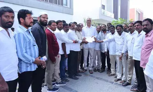 రేవంత్ రెడ్డికి చిన్న కాంట్రాక్టర్ల సమస్యలు కనిపించడం లేదా? : మాజీ మంత్రి హరీశ్​ రావు