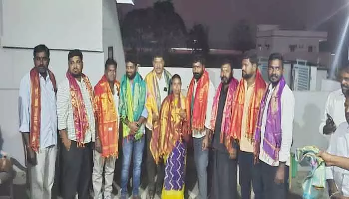 పోటా పోటీగా సర్పంచ్ ల ఫోరం అధ్యక్షుల ఏకగ్రీవం పోటా పోటీగా సర్పంచ్ ల ఫోరం అధ్యక్షుల ఏకగ్రీవం