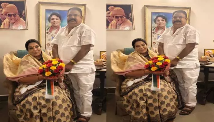 రేణుకా చౌదరిని కలిసిన కాంగ్రెస్ సీనియర్ నాయకులు గురిజాల గోపీ రేణుకా చౌదరిని కలిసిన కాంగ్రెస్ సీనియర్ నాయకులు గురిజాల గోపీ
