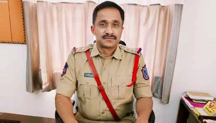 నూతన సంవత్సర వేడుకలు ప్రశాంత వాతావరణంలో జరుపుకోవాలి : సీఐ వెంకటేశ్వర్లు నూతన సంవత్సర వేడుకలు ప్రశాంత వాతావరణంలో జరుపుకోవాలి : సీఐ వెంకటేశ్వర్లు