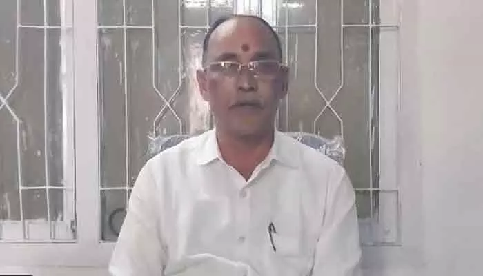 నెట్లో వీడియో వైరల్.. పోలీసులకు సింహాచలం AEO ఫిర్యాదు నెట్లో వీడియో వైరల్.. పోలీసులకు సింహాచలం AEO ఫిర్యాదు