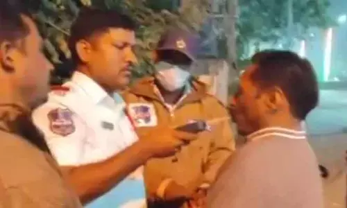 రామ‌గుండంలో పోలీసుల‌కు చుక్క‌లు చూపించిన మందుబాబు