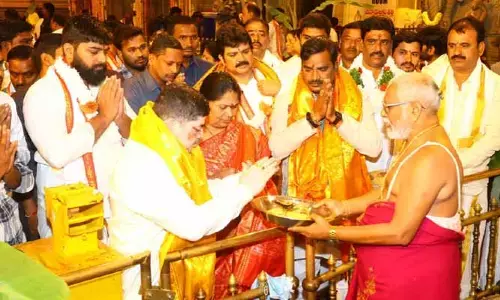 Yadagirigutta: యాదగిరిగుట్టలో మంత్రి పొన్నం ప్రభాకర్ ప్రత్యేక పూజలు
