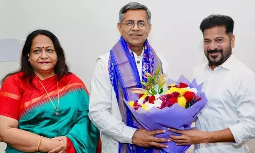 హైకోర్టు చీఫ్ జస్టిస్‌ను కలిసి న్యూఇయర్ శుభాకాంక్షలు తెలిపిన సీఎం రేవంత్ రెడ్డి