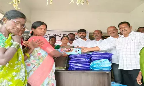 ప్ర‌భుత్వ ప‌థ‌కాలు ప్ర‌తీ ఇంటికి అందేలా కృషి :  స‌ర్పంచ్ అన‌సూయ‌మ్మ