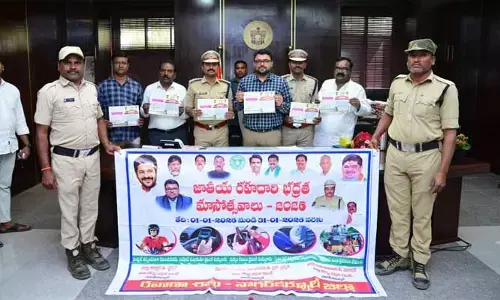 ఫిట్ నెస్, లైసెన్స్ లేని వాహ‌నాల‌పై దృష్టి సారించాలి : క‌లెక్ట‌ర్ బాదావ‌త్ సంతోష్