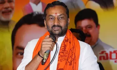 Raghunandan Rao: ఊరందరికి శకునం చెప్పే బల్లి తాను పోయి కుడితిలో పడ్డట్టు కేసీఆర్ పరిస్థితి: రఘునందన్ రావు