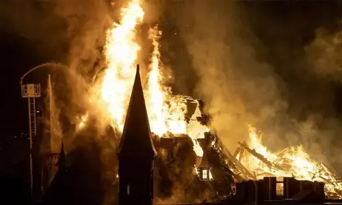 Fire: ఆగ్నికి ఆహుతైన 154 ఏళ్ల నాటి ఐకానికి చర్చి.. న్యూ ఇయర్ వేళ విషాదం