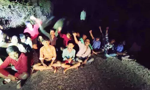 వసతి గృహంలో విద్యార్థుల నరకయాతన