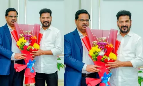 తెలంగాణ ఉన్నత విద్యా మండలి ఛైర్మన్‌ను అభినందించిన సీఎం