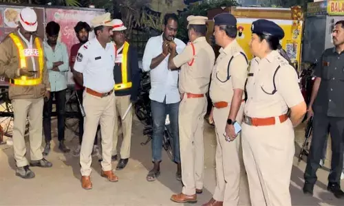 న్యూ ఇయర్ డ్రంకన్ డ్రైవ్ లో భారీగా దొరికిన మందుబాబులు :  ఎస్పీ జానకి