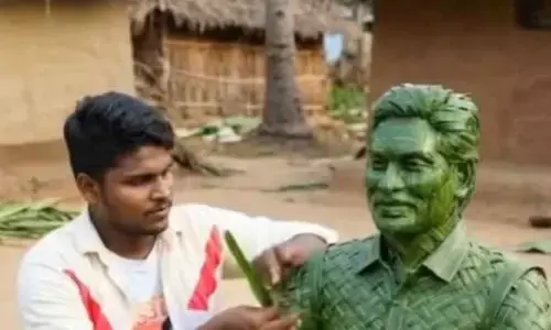 జ‌గ‌న్ బొమ్మ త‌యారు చేసిన అభిమాని..మొత్తం ఆకుల‌తోనే