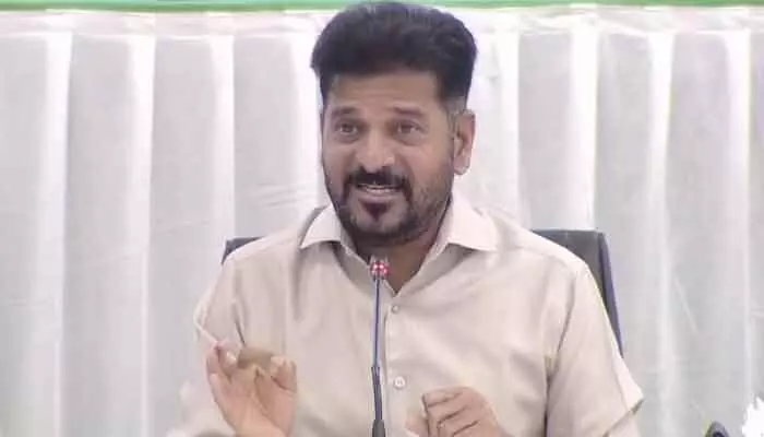 కేసీఆర్, హరీశ్రావుకు ఉరేసినా తప్పులేదు.. నిప్పులుచెరిగిన సీఎం రేవంత్ రెడ్డి కేసీఆర్, హరీశ్రావుకు ఉరేసినా తప్పులేదు.. నిప్పులుచెరిగిన సీఎం రేవంత్ రెడ్డి