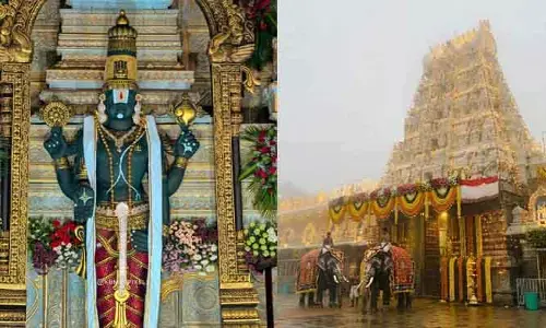 Tirumala: భక్తులతో కిక్కిరిసిన తిరుమల.. శ్రీవారి దర్శనానికి 20 గంటల సమయం