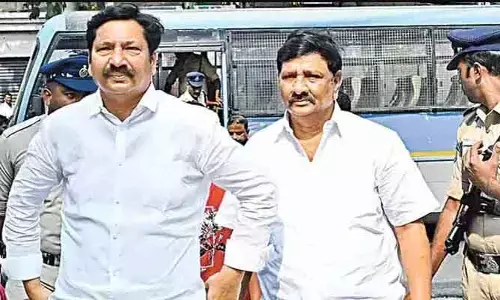 కల్తీ మద్యం కేసులో జోగి సోదరులకు బెయిల్