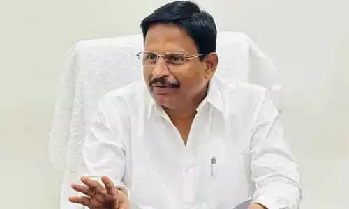 అసెంబ్లీలో ఆసక్తికర పరిణామం.. BRS ఎమ్మెల్యేలను కలిసిన కాంగ్రెస్ ఎమ్మెల్యే