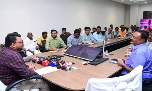 యూరియా పంపిణీలో నిర్ల‌క్ష్యం వ‌హిస్తే షాపులు సీజ్