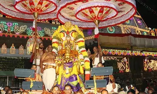 తిరుమల భక్తులకు అలర్ట్.. పౌర్ణమి గరుడసేవ రద్దు