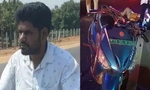ఎల‌క్ట్రిక్ స్కూటీని ఢీ కొట్టిన లారీ.. యువకుడు మృతి