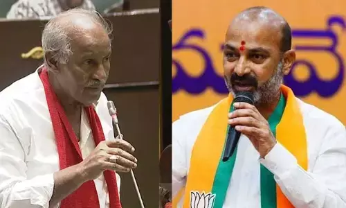ఇందుకే కమ్యూనిస్టులు ప్రజల ఆదరణ కోల్పోయారు: బండి సంజయ్