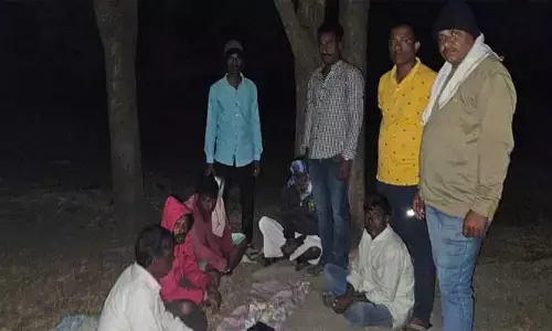 చిత్తు బొత్తు స్థావరంపై పోలీసుల దాడి