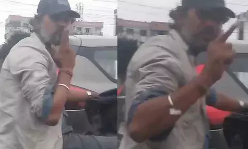 Hyd: నడిరోడ్డుపై యువతుల్ని వేధించిన కామాంధుడు